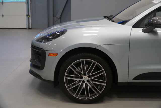 Certified 2026 Porsche Macan AWD/4WD image 16