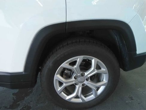 Used 2024 Jeep Compass Latitude AWD/4WD image 6