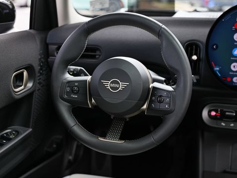 Used 2025 MINI Cooper 4-Door Hardtop FWD image 27