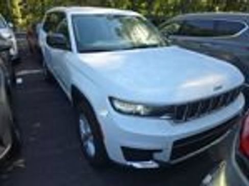 Used 2023 Jeep Grand Cherokee L Laredo w/ Luxury Tech Group I AWD/4WD image 2