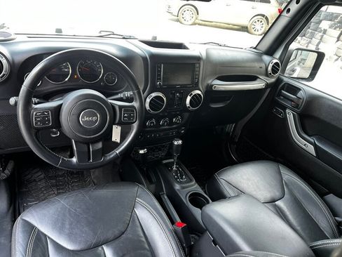Used 2015 Jeep Wrangler Unlimited Sahara w/ Dual Top Group AWD/4WD image 22