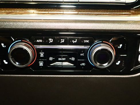 Used 2024 Chevrolet Silverado 2500 LT image 24