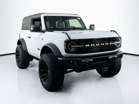 Used 2023 Ford Bronco Wildtrak image 3