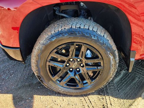 Used 2025 Chevrolet Silverado 1500 LT Trail Boss w/ Convenience Package II image 26