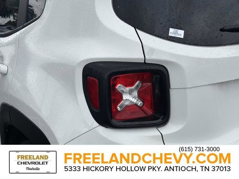 Used 2017 Jeep Renegade Altitude FWD image 12