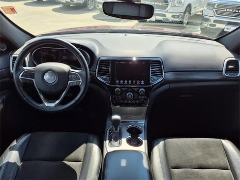 Used 2022 Jeep Grand Cherokee Laredo X image 3