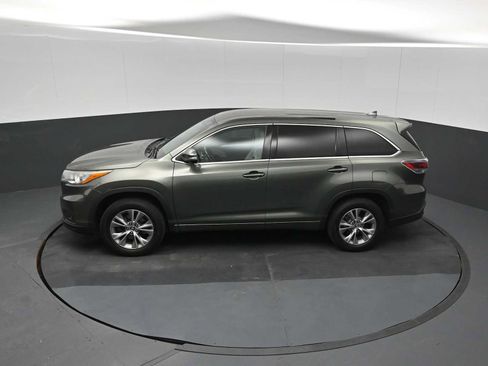 Used 2016 Toyota Highlander Plus FWD image 13