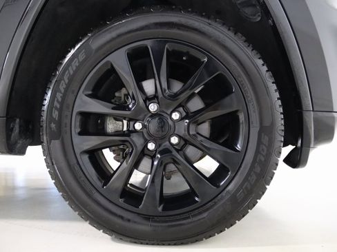 Used 2019 Jeep Grand Cherokee Altitude image 71