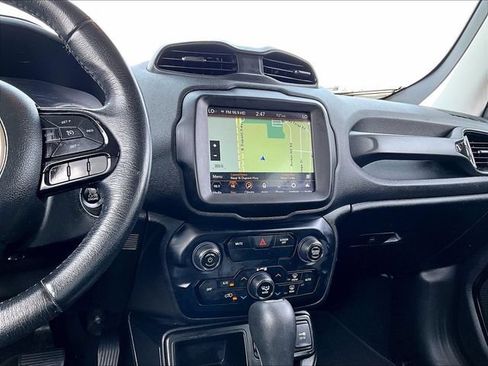 Used 2020 Jeep Renegade Altitude w/ UConnect 8.4 Nav Group FWD image 18