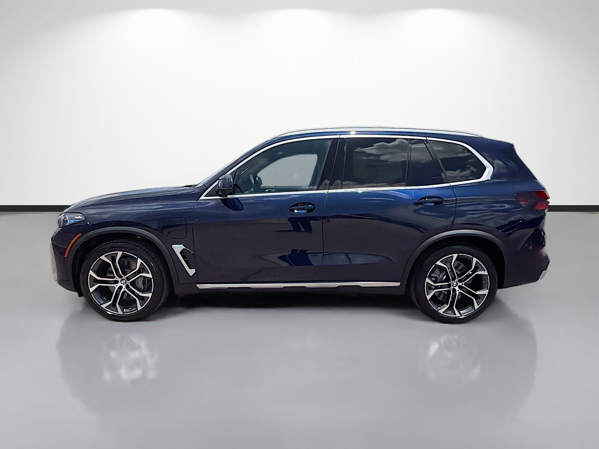 New 2026 BMW X5 xDrive50e w/ Executive Package AWD/4WD image 6