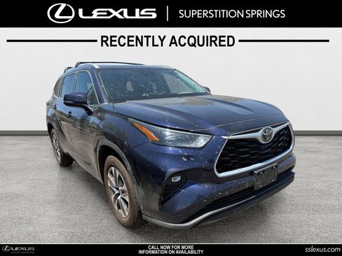 Used 2022 Toyota Highlander XLE FWD image 1