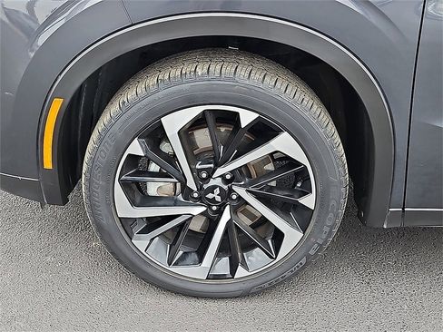 Used 2024 Mitsubishi Outlander SE image 13