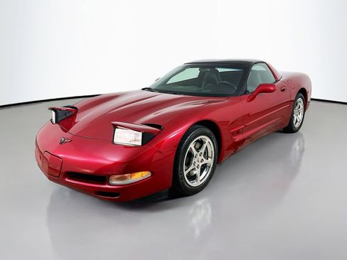 Used 2002 Chevrolet Corvette Coupe w/ Preferred Equipment Group2 RWD image 1