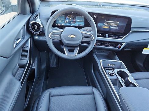 New 2026 Chevrolet Equinox LT w/ Convenience Package II image 8