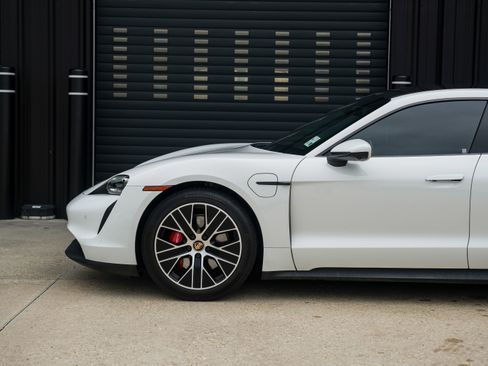 Used 2021 Porsche Taycan 4S image 11