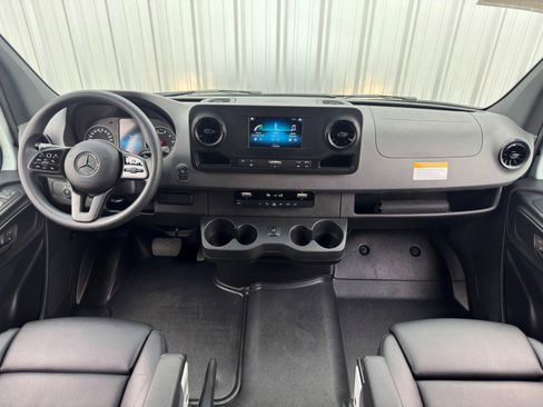 Used 2023 Mercedes-Benz Sprinter 2500 w/ Acoustic Package image 12