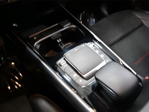 Used 2022 Mercedes-Benz GLA 250 4MATIC image 23