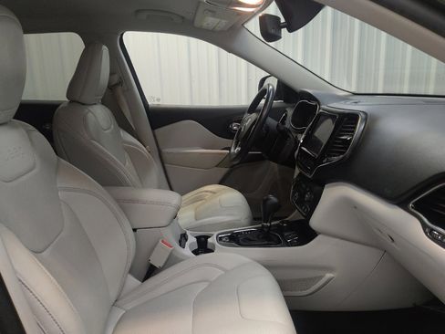 Used 2019 Jeep Cherokee Limited image 21