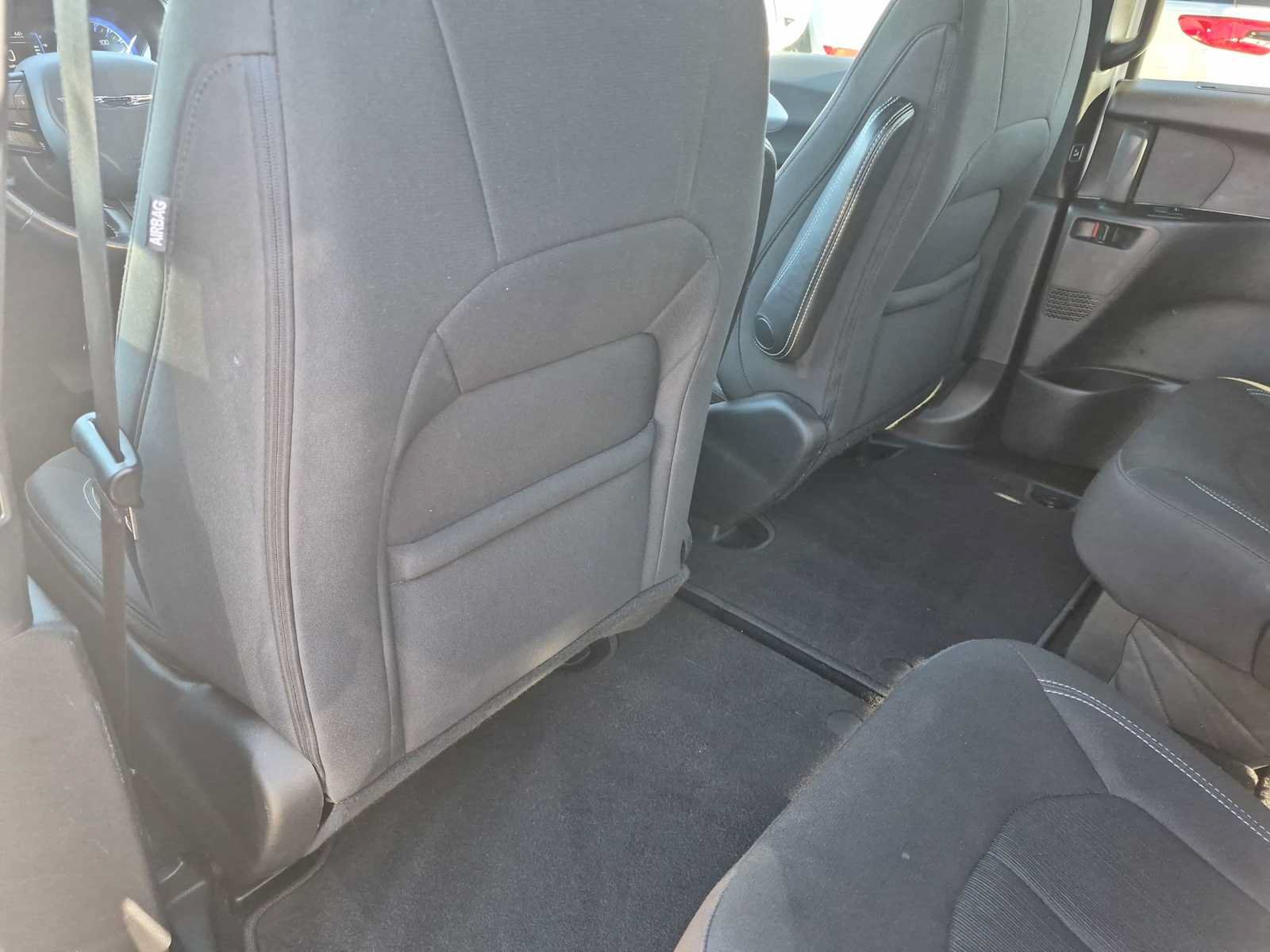 Used 2019 Chrysler Pacifica Touring Plus w/ S Appearance Package FWD image 18