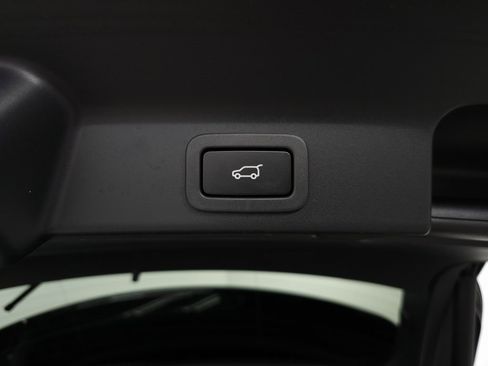 Certified 2022 Jaguar F-PACE S image 7