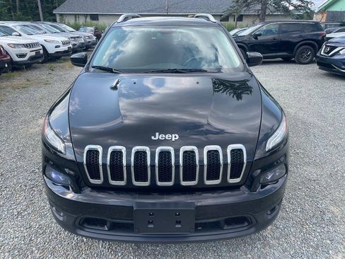 Used 2017 Jeep Cherokee Latitude AWD/4WD image 2
