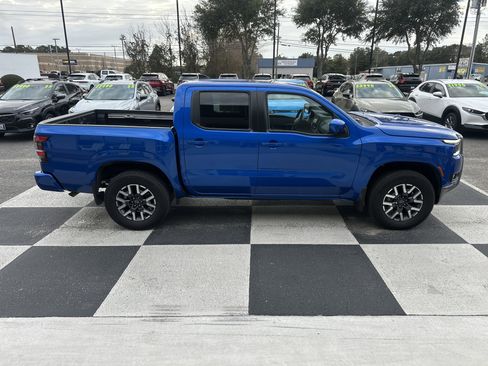 Used 2025 Nissan Frontier SL image 3