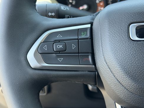 Used 2023 Jeep Compass Latitude w/ Convenience Group AWD/4WD image 19