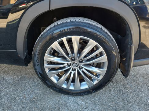 Used 2023 Toyota Highlander Platinum image 11