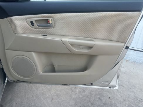 Used 2006 MAZDA MAZDA3 i Touring FWD image 18