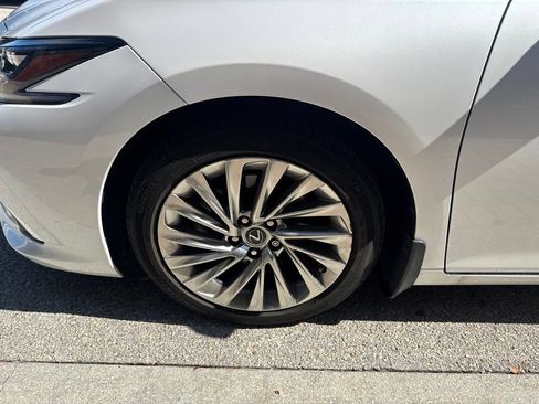 Used 2022 Lexus ES 350 Ultra Luxury w/ Accessory Package 2 FWD image 18