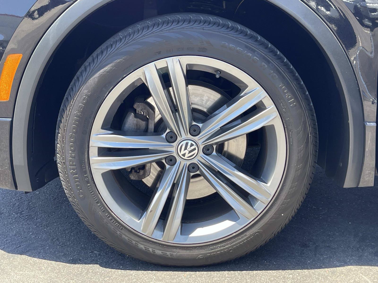 Used 2018 Volkswagen Tiguan SEL w/ R-Line Package FWD image 30