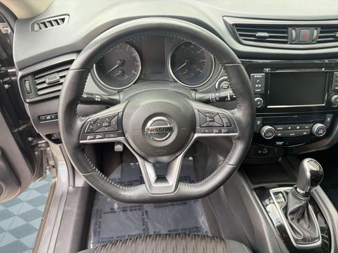 Used 2018 Nissan Rogue SV FWD image 21