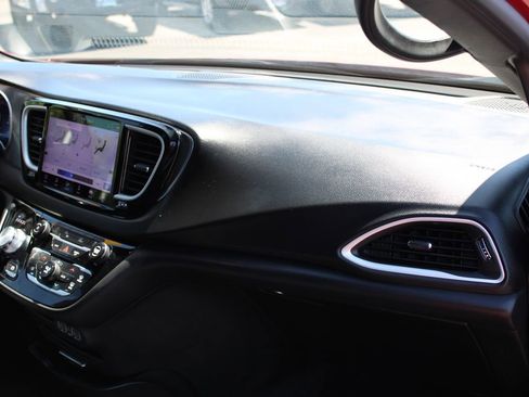 Used 2025 Chrysler Pacifica Select FWD image 29