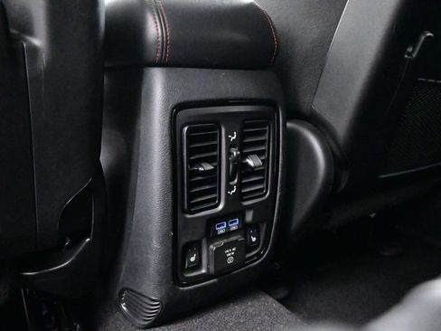 Used 2025 Dodge Durango GT AWD/4WD image 36
