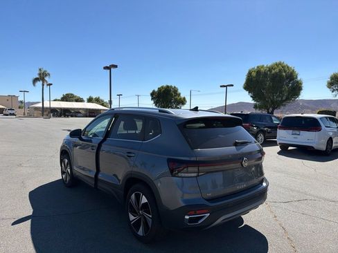 Used 2025 Volkswagen Taos SE AWD/4WD image 7