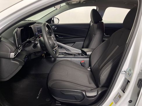 Used 2021 Hyundai Elantra SE FWD image 12