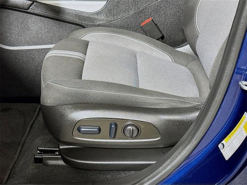 Used 2023 Chevrolet Blazer LT image 16