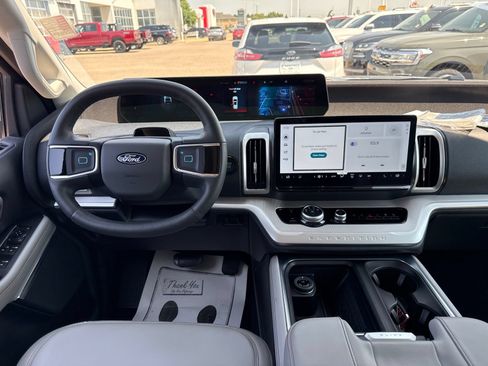 Used 2025 Ford Expedition Active AWD/4WD image 37