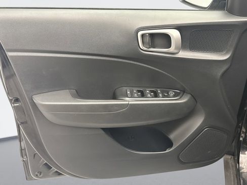 Used 2022 Hyundai Venue SE image 9