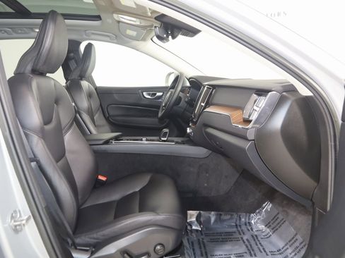 Used 2023 Volvo XC60 B5 Plus w/ Climate Package image 13