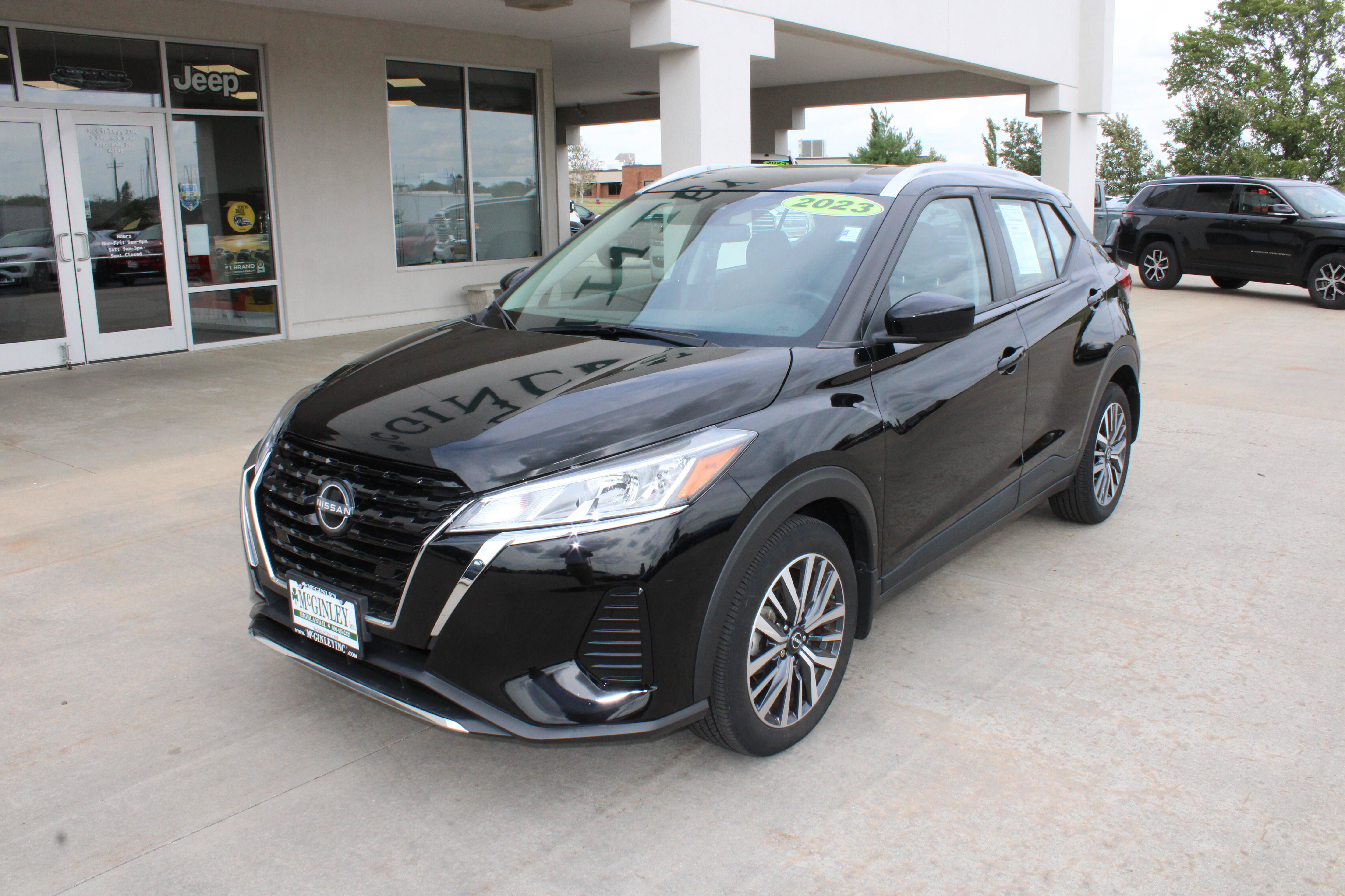 Used 2023 Nissan Kicks SV FWD image 2
