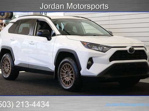 Used 2020 Toyota RAV4 LE image 2