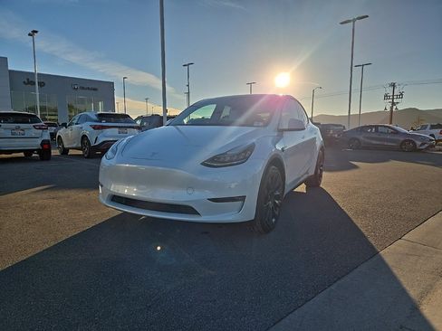 Used 2020 Tesla Model Y Long Range image 4