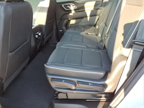 Used 2023 GMC Yukon SLT AWD/4WD image 12