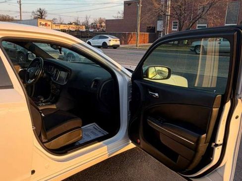 Used 2014 Dodge Charger SXT image 25