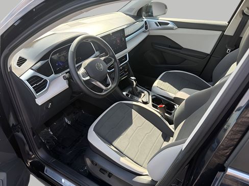 Used 2025 Volkswagen Taos SE AWD/4WD image 11