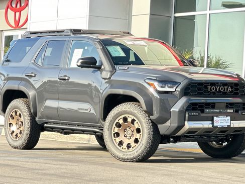 Certified 2025 Toyota 4Runner Trailhunter image 2