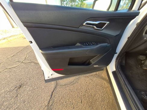 Used 2025 Kia Sportage LX image 11