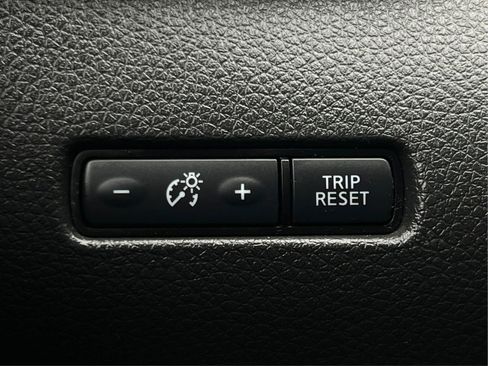 Used 2017 Nissan Rogue Sport SV w/ SV All-Weather Package AWD/4WD image 24