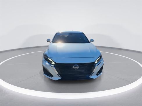 Used 2023 Nissan Altima 2.5 SV image 3